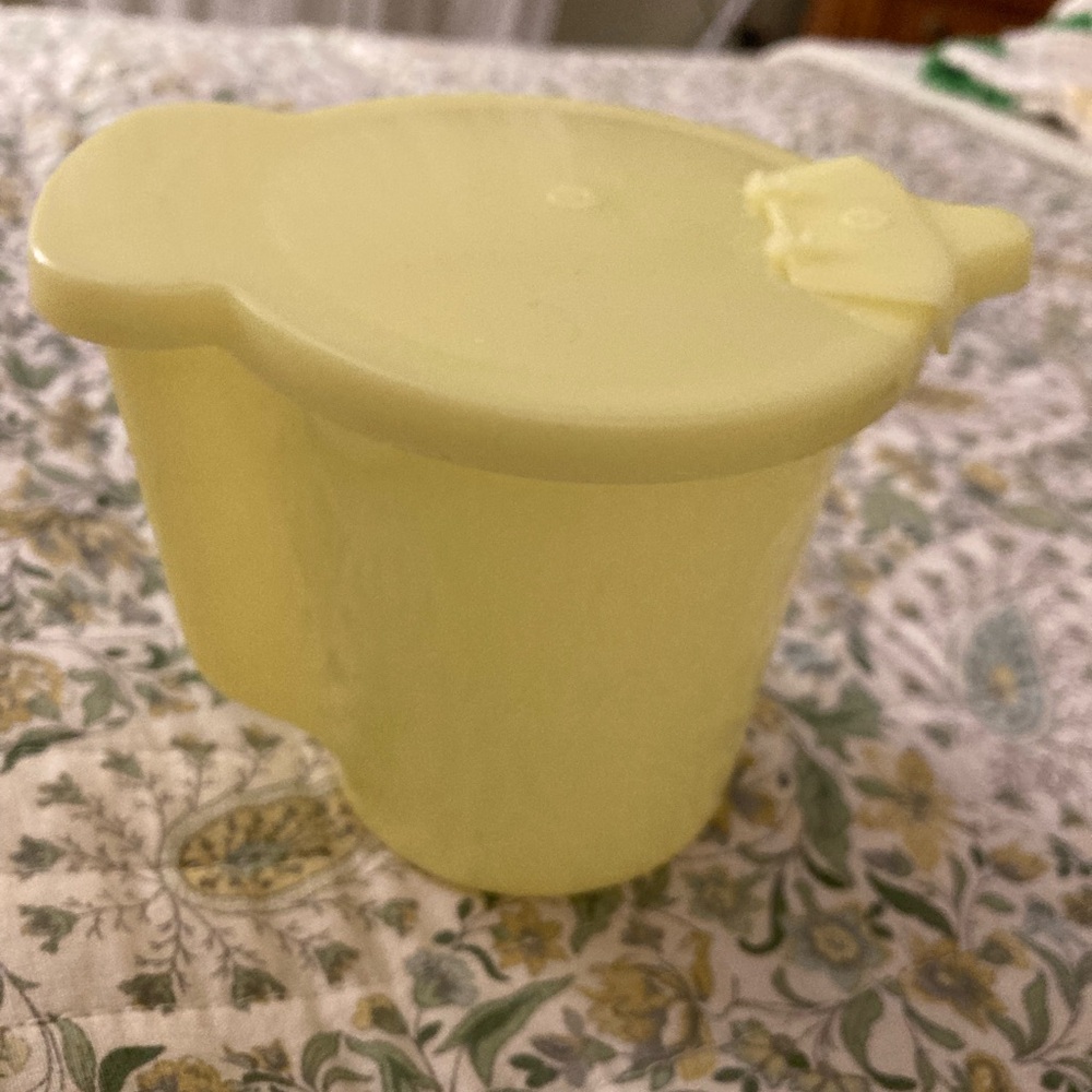 Vintage Tupperware Yellow Creamer Pitcher #574-3 Snap on Flip Lid Plastic EUC